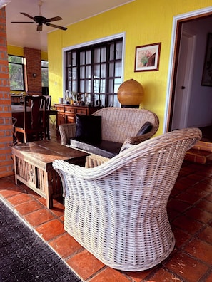 Interior - Lakefront Getaway, Taal Volcano Views. Perfect for Relaxation & Adventure! (Talisay)