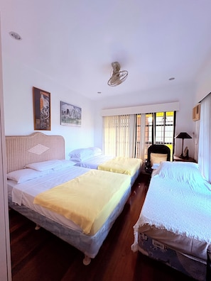 5 bedrooms, free WiFi, bed sheets - Lakefront Getaway, Taal Volcano Views. Perfect for Relaxation & Adventure! (Talisay)