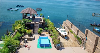 Lakefront Getaway, Taal Volcano Views. Perfect for Relaxation & Adventure!
