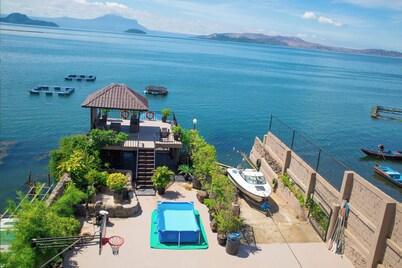 Lakefront Getaway, Taal Volcano Views. Perfect for Relaxation & Adventure!