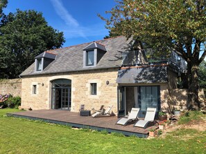 Apartamento superior, vistas al jardín (La Dunette) | Cortinas opacas y sistema de insonorización