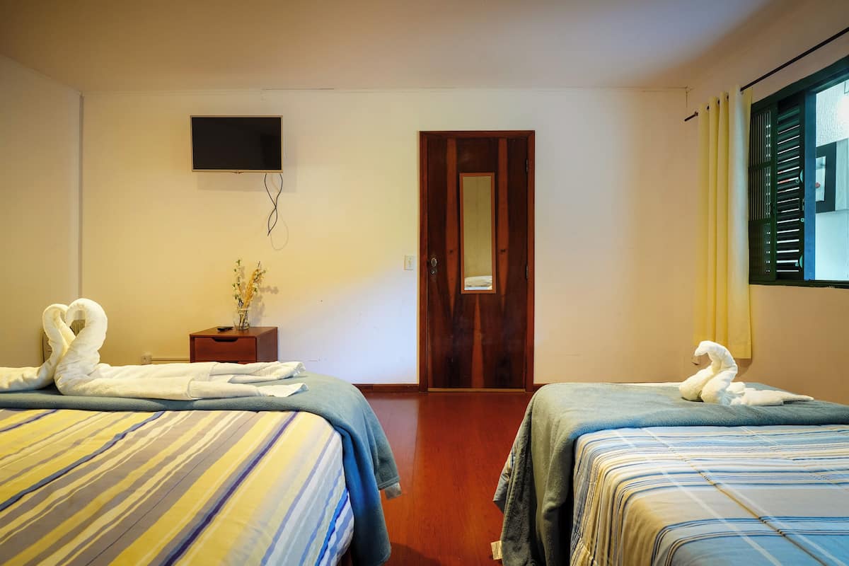 Family Room, Mountain View | Free WiFi