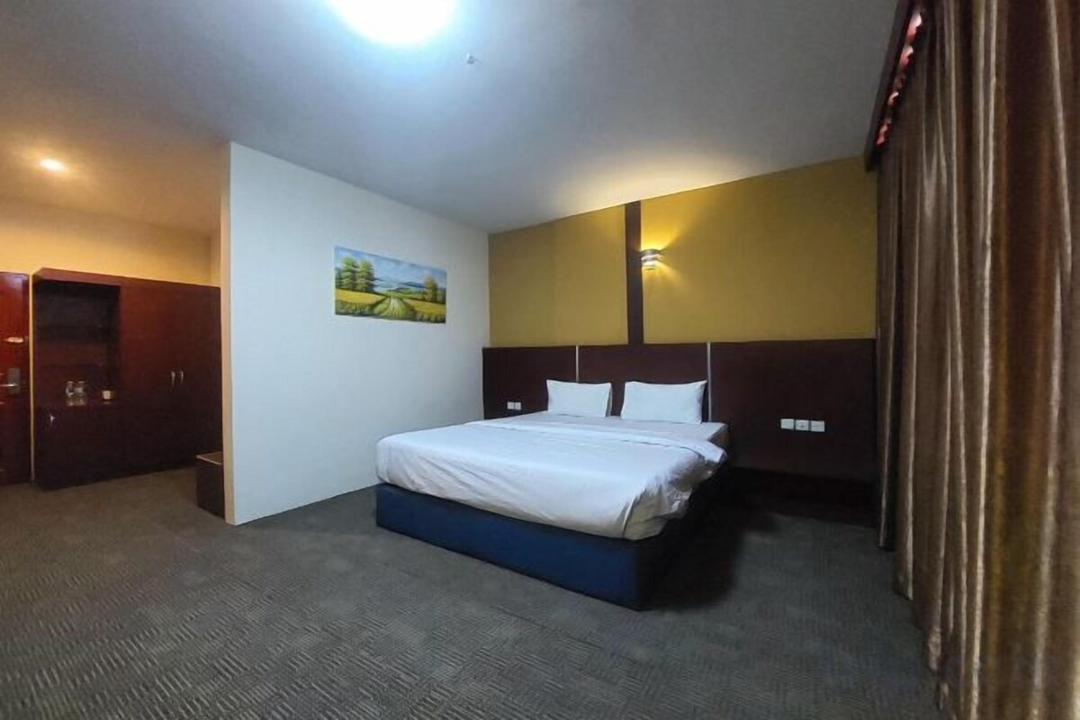 In-room safe, desk, laptop workspace, blackout drapes