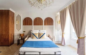 4 bedrooms, desk, iron/ironing board, free WiFi