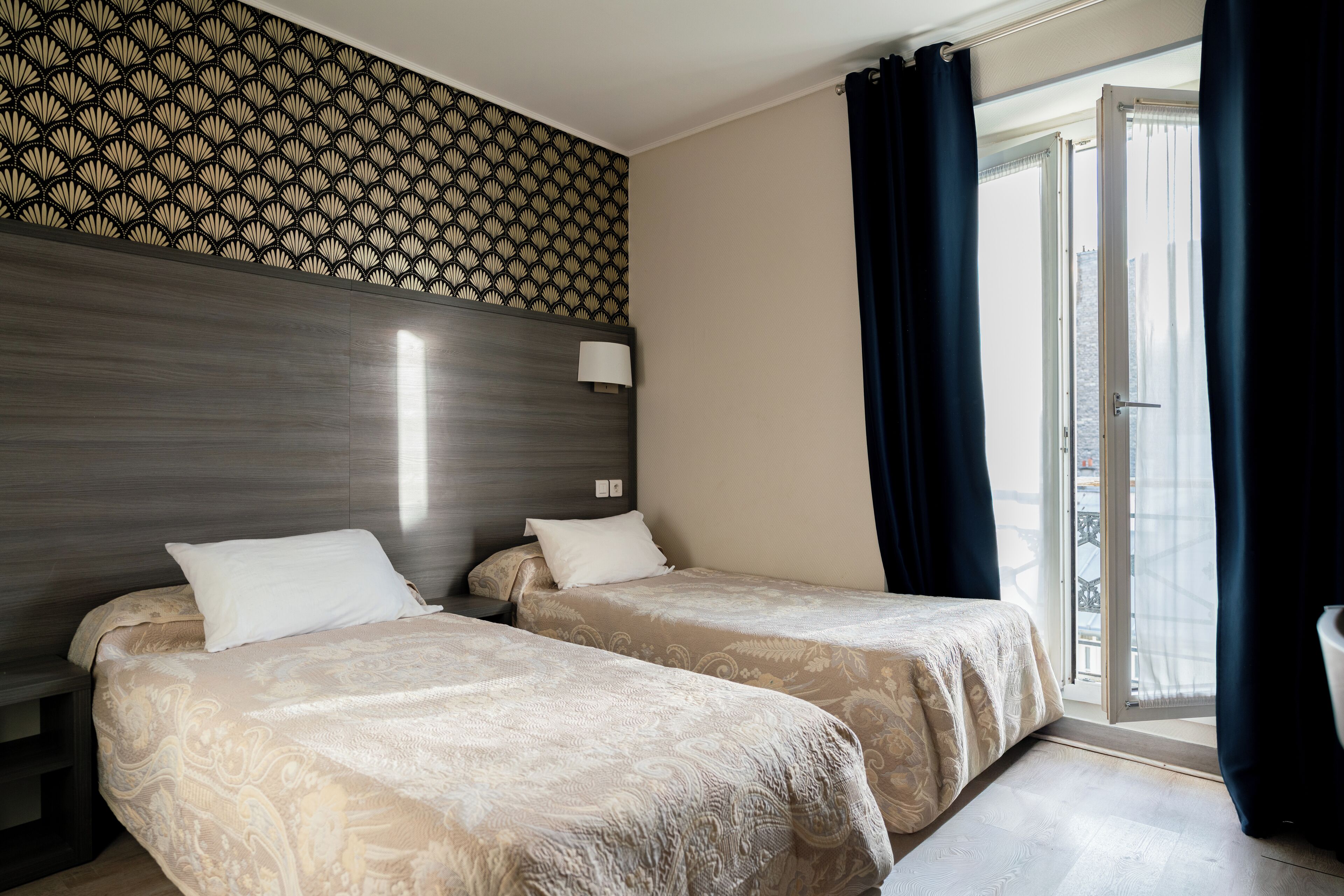 經典雙床房 | 書桌、隔音、免費無線上網、床單