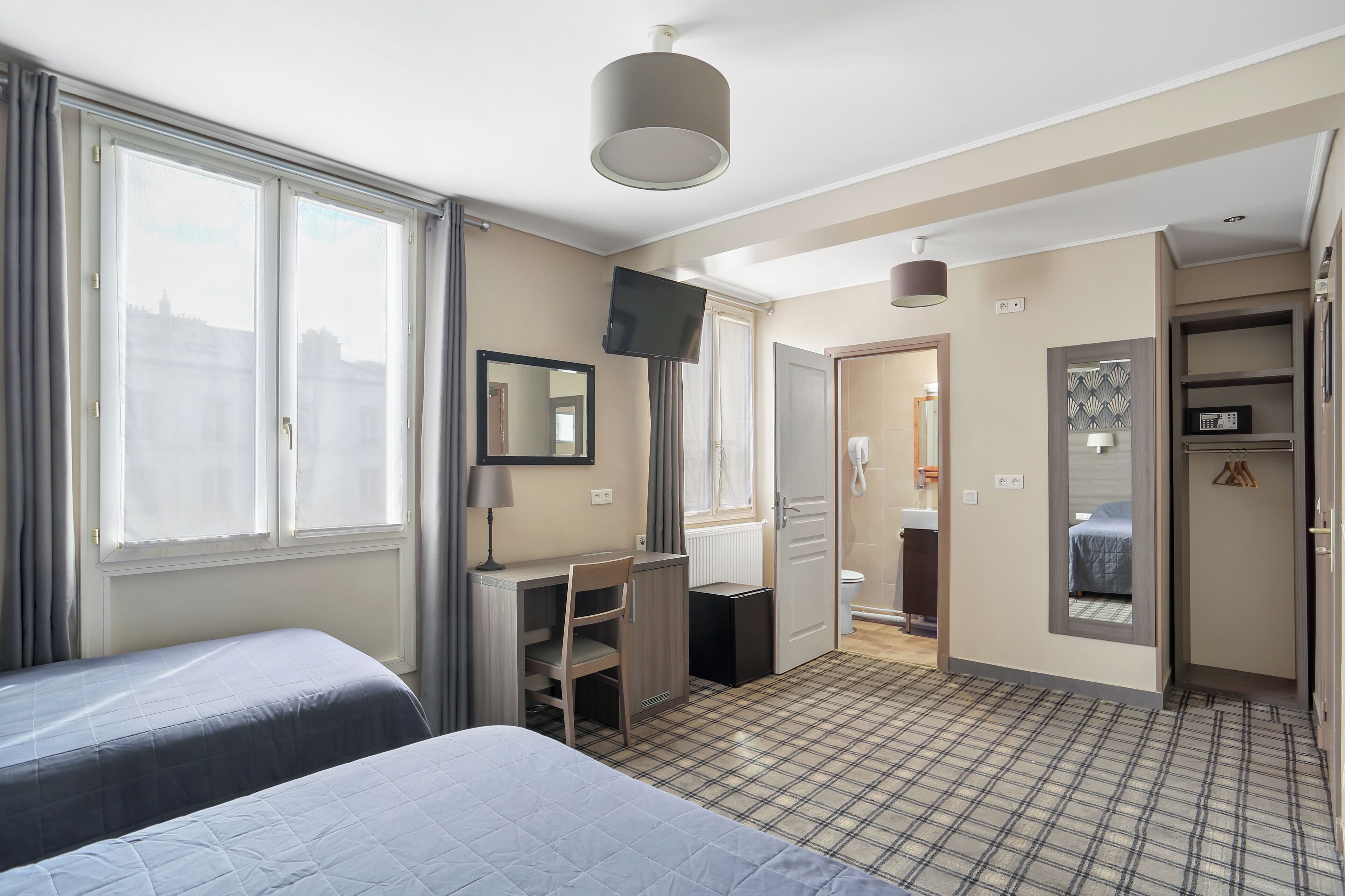 Chambre Triple Classique | Bureau, chambres insonorisées, Wi-Fi gratuit, draps fournis