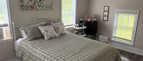 2 habitaciones, tabla de planchar con plancha, wifi y ropa de cama