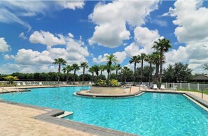 Pool - Lakefront Bradenton with Heated Pool, WiFi, Fitness Room, Resort-Style Amenities (Bradenton)