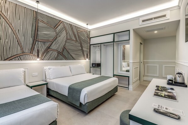 Habitación triple Deluxe | Ropa de cama de alta calidad, edredón y camas con efecto memoria