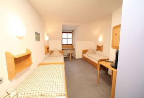 Soundproofing, free WiFi - Hotel Landgasthof Schuster (Greding)