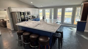 Micro-ondes, four, plaque de cuisson, lave-vaisselle