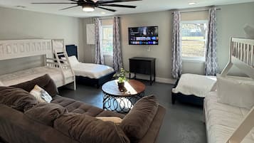 4 habitaciones, tabla de planchar con plancha, wifi y ropa de cama