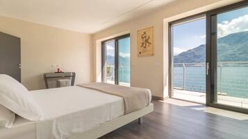 3 camere, una scrivania, ferro/asse da stiro, culla da viaggio