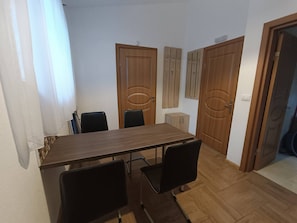 Maison, 1 chambre, fumeur, balcon | Restauration