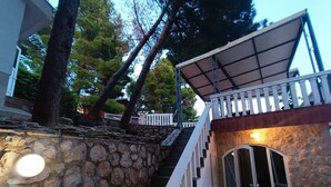 Unclassified image, 3 of 39, button - Cozy House in Pine Forest (Bar)