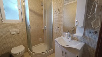Maison, 1 chambre, fumeurs, balcon | Salle de bain