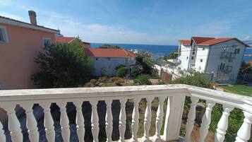 House, 5 Bedrooms, Smoking, Balcony | Balcony