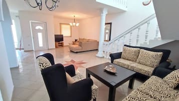 Casa, 5 habitaciones, para fumadores, balcón | Sala de estar