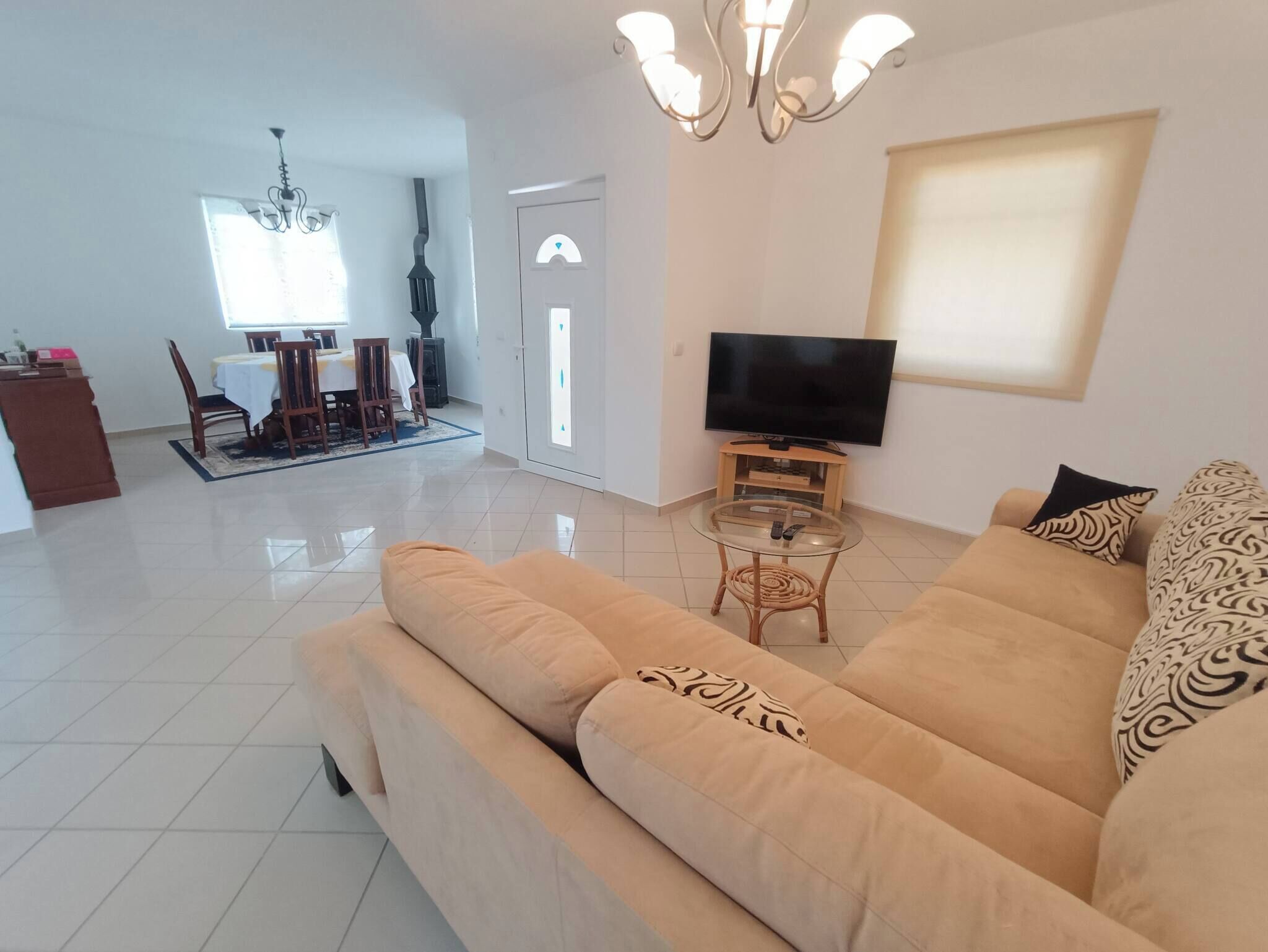 House, 5 Bedrooms, Smoking, Balcony | Ruang tamu