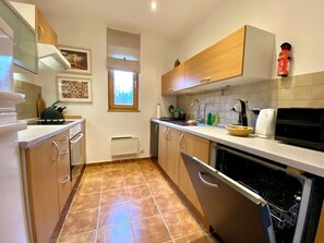 Fridge, microwave, oven, stovetop - Serene 3-bedroom house by the Bohinj Lake with WiFi (Bohinjska Bistrica)