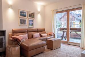 Smart-TV, peis og bøker