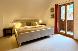 3 bedrooms, iron/ironing board, travel cot, free WiFi - Serene 3-bedroom house by the Bohinj Lake with WiFi (Bohinjska Bistrica)