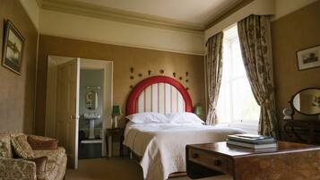 6 عدّة غرف نوم ومكواة/لوح كي وخدمة الإنترنت وملاءات أسرّة