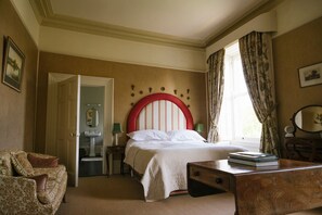 6 عدّة غرف نوم ومكواة/لوح كي وخدمة الإنترنت وملاءات أسرّة