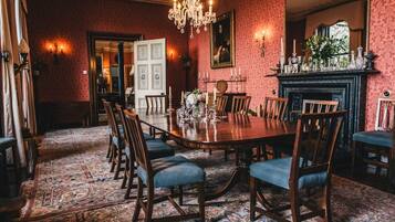 تناول الطعام