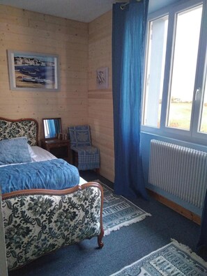 3 bedrooms, iron/ironing board, free WiFi, bed sheets - VILLAGE HOUSE near LAC DE VASSIVIERE (Peyrat-le-Château)