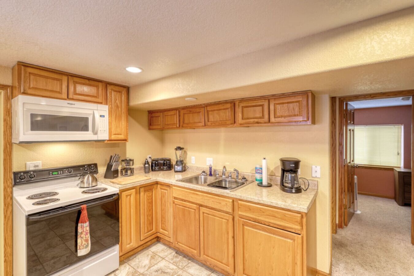 雪櫃、微波爐、焗爐、爐具