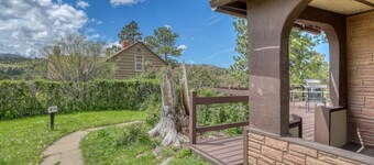 Private 1 bedroom Hilltop Apartment near skiing, Deadwood, & 4X4 Trails