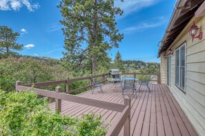 Outdoor dining - Spacious Lead Home W/ 2 full connected units w/ option of privacy (Lead)
