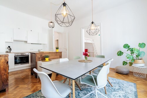 *LEND is trendy*- chic 3 room apartment in the center