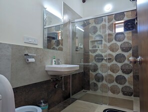Articles de toilette gratuits, serviettes fournies, savon, shampoing