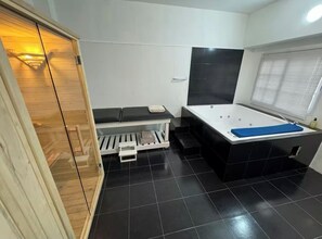 SĂšche-cheveux, serviettes fournies, savon, papier toilette