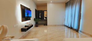 Kamar Triple Deluks, balkon, pemandangan kebun | Wi-Fi gratis