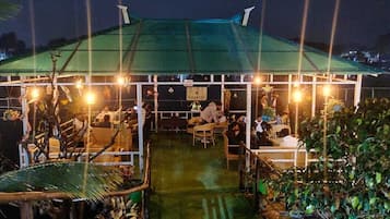 Couples’ dining
