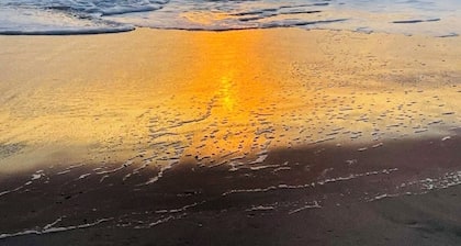 Ocean breeze Villa 3BR
Walk to the beach
No pets