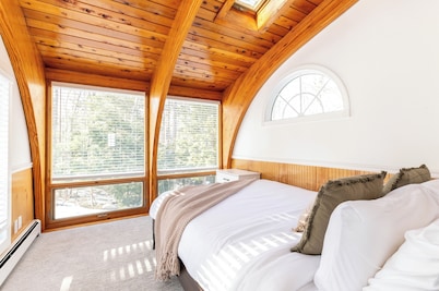 White Cap Cabin-Dog Friendly Chalet in N. Conway!