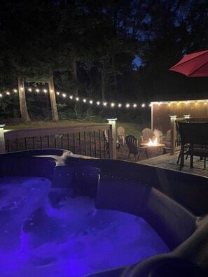 Outdoor spa tub