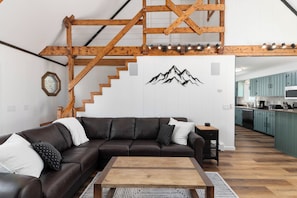 Smart-TV, Kamin, Stereoanlage