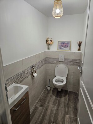 Een douche, een haardroger, zeep