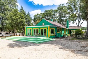 Exterior - Boho-Bagh: A Vibrant Experience! An experience, not just a stay. Check reviews! (Charlotte)