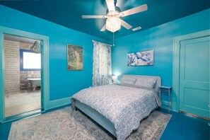 3 bedrooms, desk, iron/ironing board, free WiFi