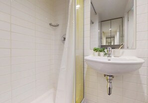 Estudio, para no fumadores | Baño