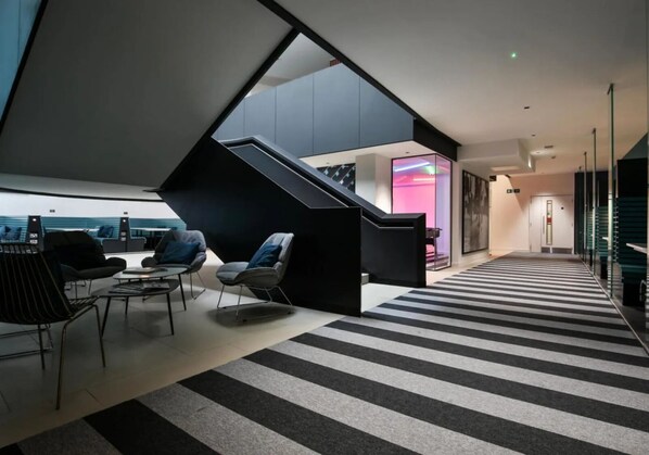 Lobby sitting area - Hammersmith (London)