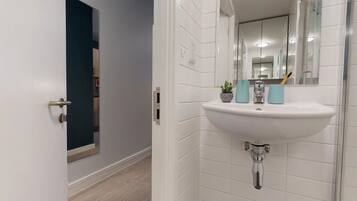 Standard Studio, Non Smoking | Bathroom
