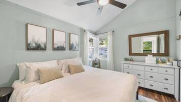 3 chambres, bureau, fer et planche Ă repasser, lit parapluie