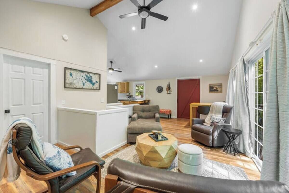 Téléviseur connecté, foyer, livres, imprimante